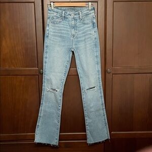 Women's American Eagle Light Blue Distressed Jeans Size 6 Regular